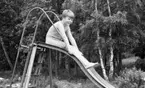 Värhulta ö, 4 juli 1967

En barnkoloni på ön Värhulta, sommaren 1967. 
Sandviksbadet vid Hjälmaren.