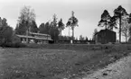 Frövi 2 juni 1967

En skola i Frövi. Cyklar är parkerade utanför i cykelställen.