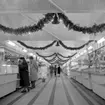 Saluhallen. Bildsidan.
17 december 1954.