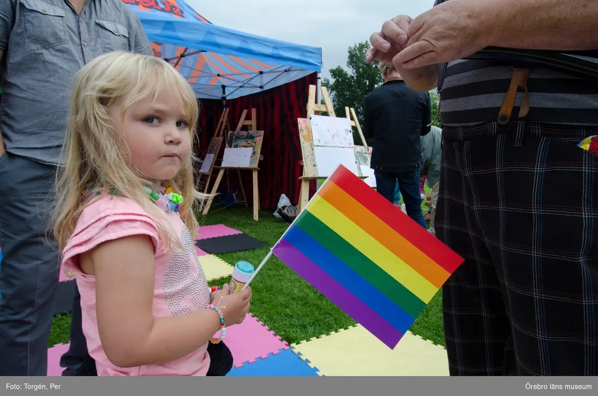 Dokumentation av Örebro Pride 2013, den 31 augusti 2013.
Barnaktiviteter i Stadsparken.