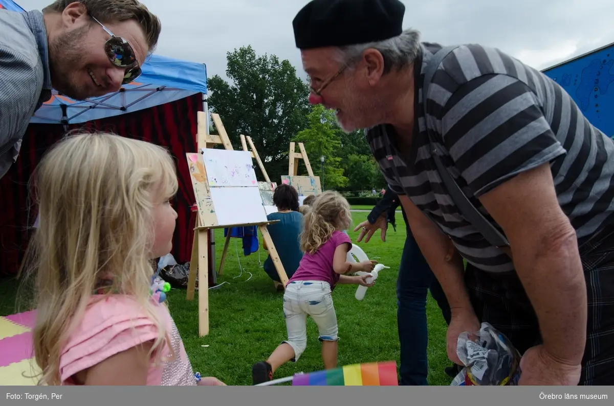 Dokumentation av Örebro Pride 2013, den 31 augusti 2013.
Barnaktiviteter i Stadsparken.