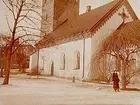 En kvinna.
Margit Palmaer vid Torshälla kyrkan.