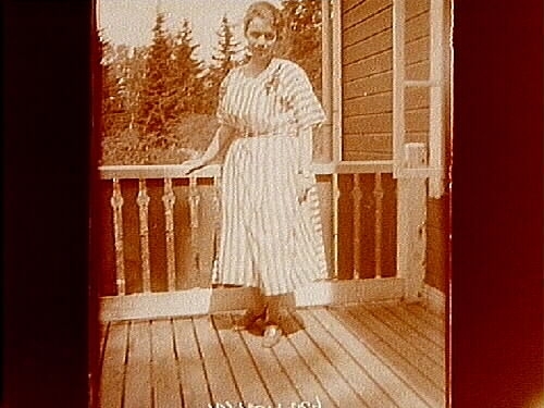 Förlovningsresan, juni 1922.
Margit Palmaer på verandan.