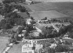 Flygfoto över Sköllersta kyrka.