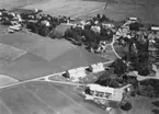 Flygfoto över Vretstorp.
Bilden tagen för vykort.
Förlag: E. Skagerlinds Pappershandel, Vretstorp.