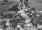 Flygfoto över Vretstorp.
Bilden tagen för vykort.
Förlag: E. Skagerlinds Pappershandel, Vretstorp.