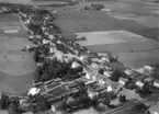 Flygfoto över Vretstorp.
Bilden tagen för vykort.
Förlag: E. Skagerlinds Pappershandel, Vretstorp.