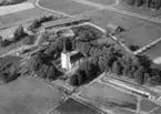 Flygfoto över Hovsta kyrka.
Bilden tagen för vykort.