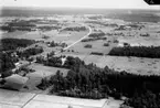 Flygfoto över Lillkyrka, bostadshus och byggnader.