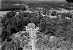 Flygfoto över Höglunda, Latorpsbruk.
Bilden tagen för brevkort.