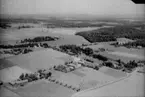 Flygfoto över Via.
Bilden tagen för brevkort och vykort.
Förlag: Enoch Pettersons filial, Götabro, Hardemo.