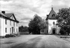 Birgittakyrkan och Heidenstamsgården.
Bilden tagen för vykort.
Förlag: Hilding Sundin, Hargebaden.