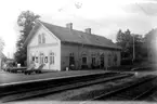 Ervalla järnvägsstation.
Bilden tagen för vykort.
Förlag: Mary Lundbergs kiosk.