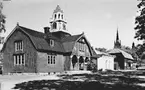 Kopparberg. Tingshuset, Hembygdsmuséet och kyrkan.
Bilden tagen för vykort.
Förlag: Frödins Bokhandel, Kopparberg.