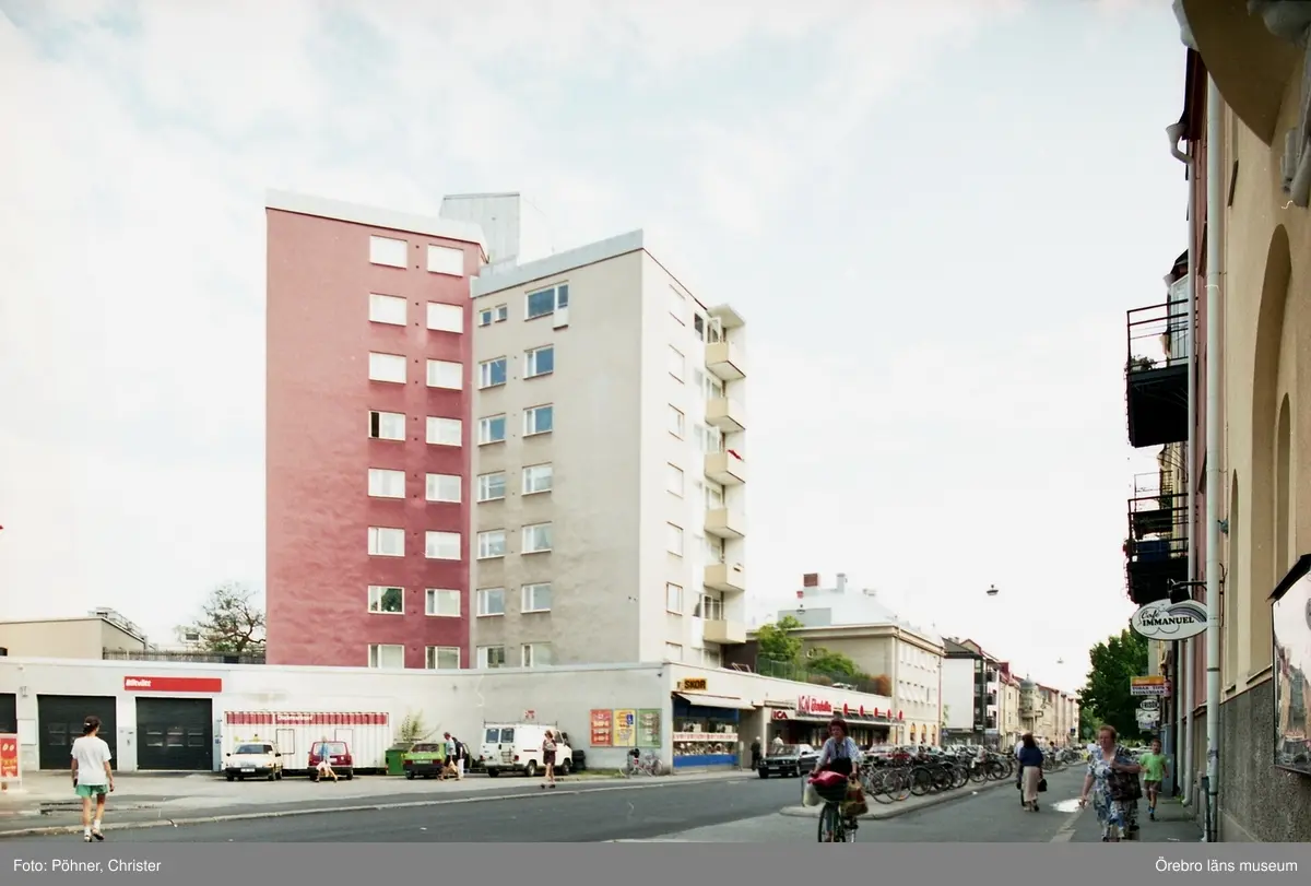 Ekersgatan, ICA Ekershallen, bensinmack.
