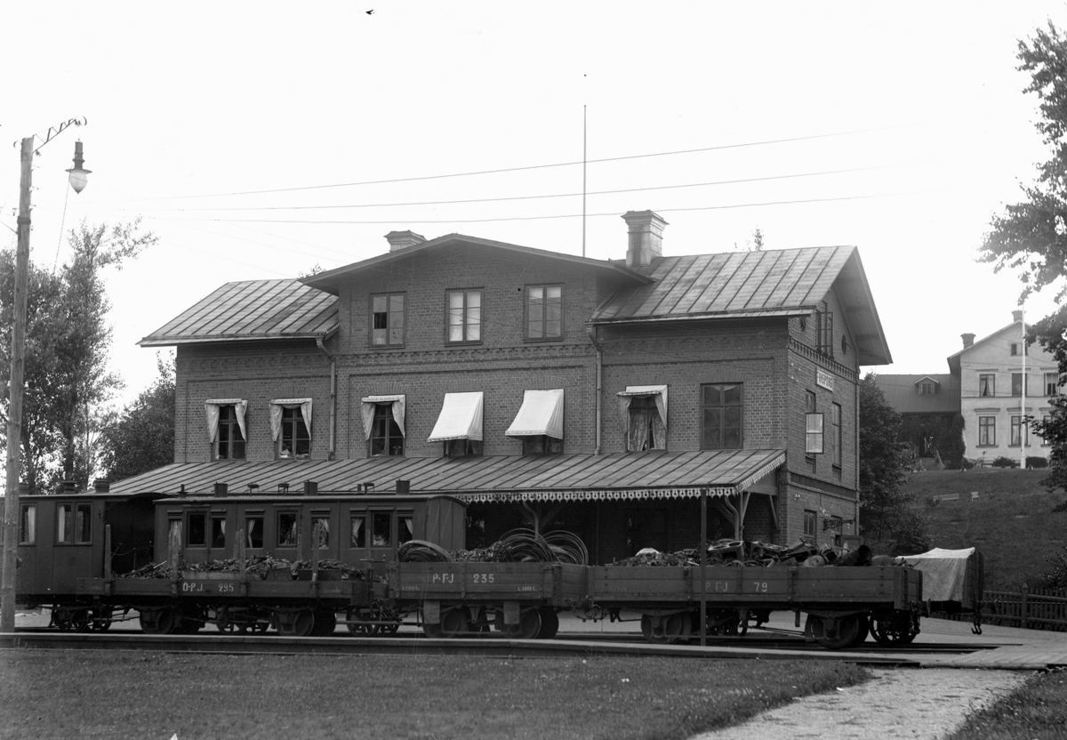 Finspångs järnvägsstation, tåg.