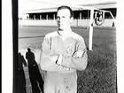 Gösta Lindh (fotboll, ÖSK) spelade 109 allsv. matcher 26 mål. 142 div. 1 matcher, 77 mål under åren 1942-55.