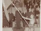 Invigning av Örebro Idrottshus 1 sept. 1946.
 Inmarsch med Sten Jonsson ÖSK, som fanbärare.