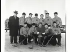 Bandylaget 1951, som nådde SM-finalen, men förlorade mot Bollnäs med 2-3 trots 2-0-ledning.Stående fr. v. lagledare Folke Törnblom, Hilding Hanell, Tage Magnusson, Joje Gustafsson, Olle Sääw, Sten Carlsson och Ove  Eidhagen. Knästående fr. v. Algot Gäwerth, Erik Svensson, Karl-Ivar Ekberg, Orvar Bergmark och Sven Bergström.