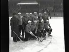 Bandy. ÖSK bandylag, framgångsrika, seriesegrare 1951. Stående fr.v. Bruno Frändå, Tage Magnusson, Jojje Gustavsson, Orvar Bergmark, Olle Sääw, Hilding Hanell. Knästående: Sven Bergström, Folke Törnblom, Karl Ivar Ekberg, Erik Svensson och Sten Karlsson.