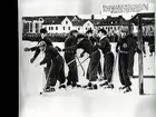 Bandy gammal bild (år 1935) fr.v. målvakt H Gellert, 'Sme-Kalle' Karlsson, Kalle Olsson, Elle Östling, Börje Johansson, Rune Lindström och Torsten Eriksson.