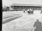 Västeråskapten E Eklund hälsar på ÖSK:s Jörgen Wasberg. 4-2.