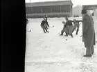 Bandy. ÖSK-AIK, situationsbilder.