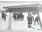 Bandy vid Eyravallen. 
Frislag Jojje mot Skoghall.