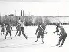 Bandy i Grängesberg.
 Grängesmålvakt fångar bollen.