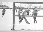 Bandymatch mellan ÖSK och Askersund vid Askersunds IP. Tjappe Magnussen gör mål, Bergström offside.