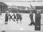 Bandy vid Eyravallen. DM final, ÖSK mot Askersund.
 Jojje har gjort mål för ÖSK.