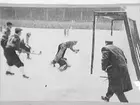 Snömatch mot Västerås SK,  Pontus Widén VSK  slår bollen i mål på Ekberg, ÖSK-VSK, 1-3. 
(Segermålet och Tage på väg in i 'buren'.)