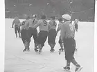 Bandy vid Stockholms stadion. Sverige-Finland. Sverige har gjort mål på Finland.