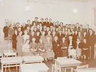 Rynninge skola, 40 års jubileum, interiör, gruppbild.