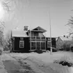 Bostadshus.
Familjen Löfqvists-Lindskogs hus i vinterskrud.