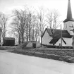 Ekers kyrka och kyrkogård.
Örebro Stads Kyrkogårdsnämnd (beställare ?).