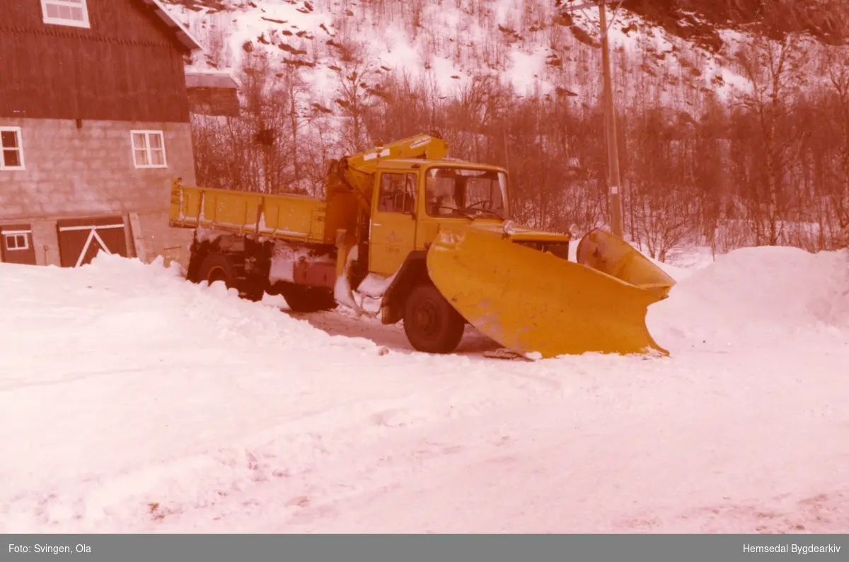 Brøytebilar av mange slag var Ola Svingen frå Hemsedal sin arbeidsplass for Statens Vegevesen frå 1952.