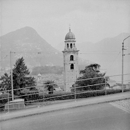 Stadsvy, kyrkobyggnad.
Lugano, Italien.