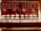 Konsums skyltfönster, svensk frukt.