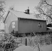 Bostadshus.
Familjen Löfqvists-Lindskogs hus i vinterskrud.