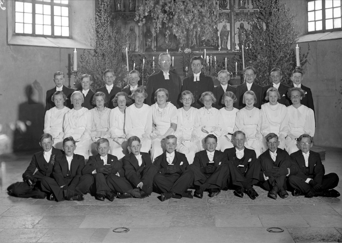 Konfirmander i Tensta kyrka, Uppland 1937