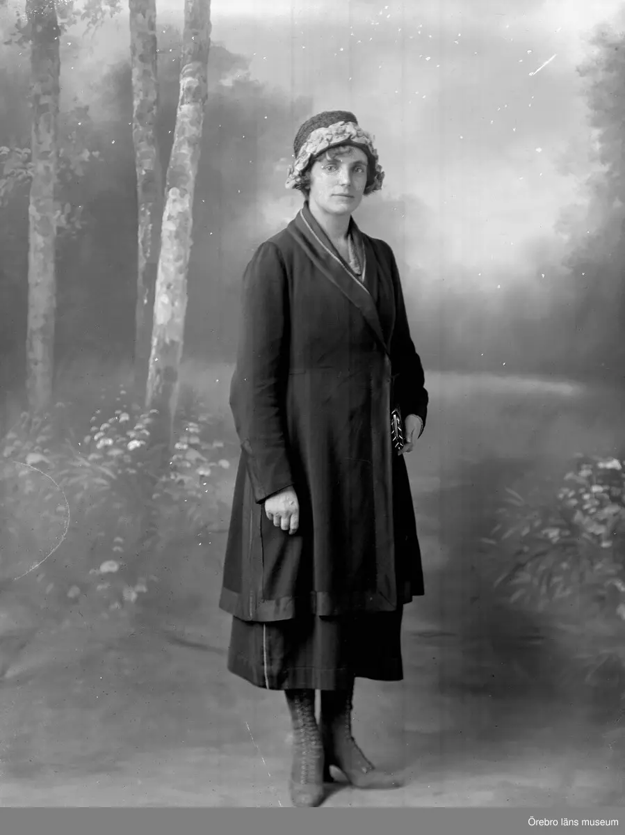 En kvinna.
 Iris Rhodin (1897-1976), cirkusartisten Brazil Jacks hustru.