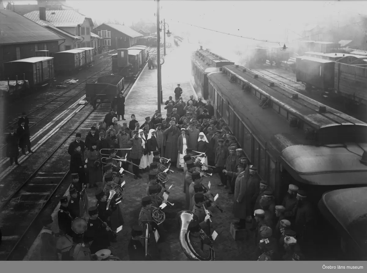 Tyskt invalidtåg vid Centralstationen i Örebro.
I3:s musikkår. Musikdirektör Björkqvist.
Bilden tagen troligen mellan 1915-1918.