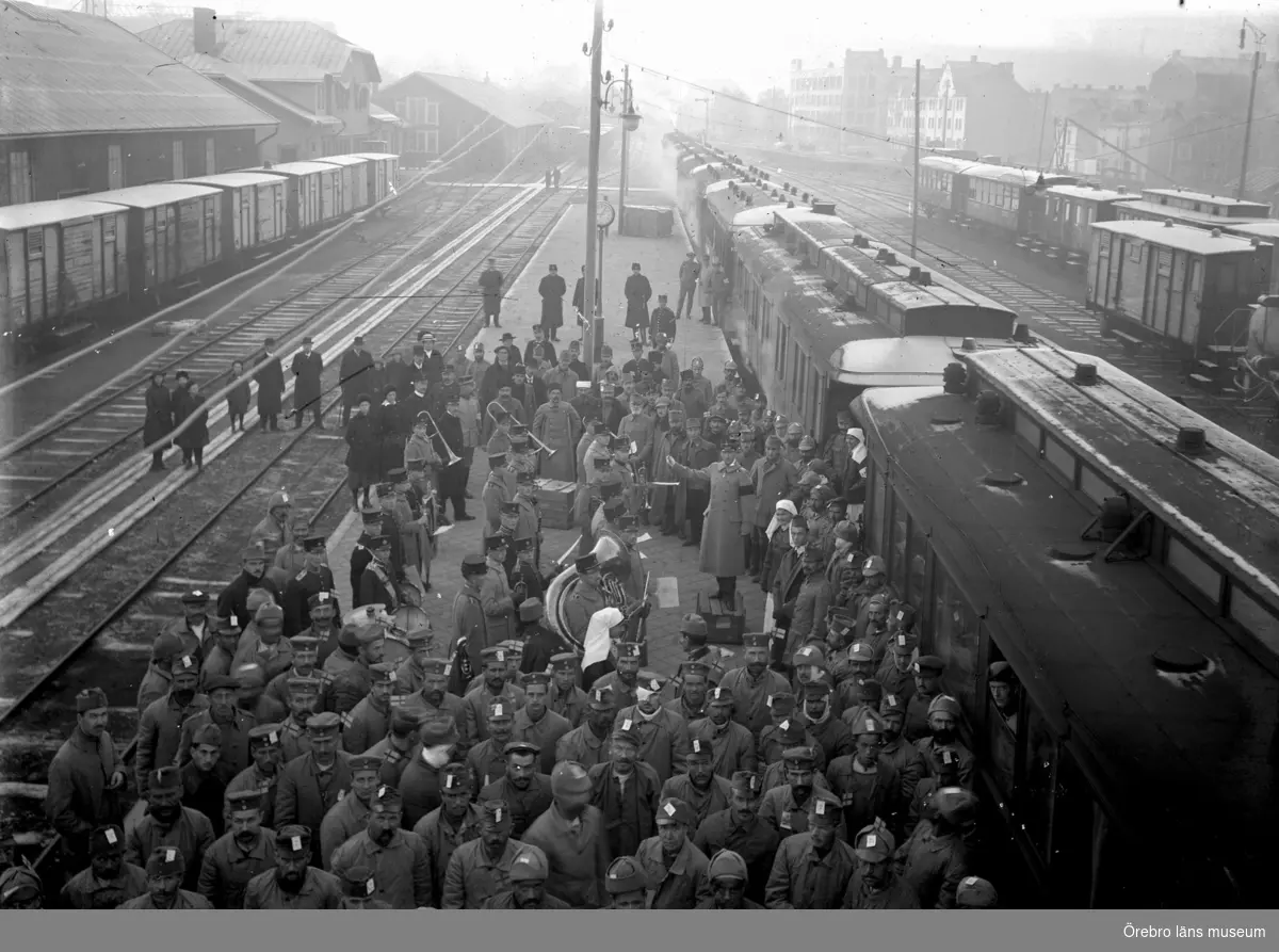 Invalidtåg vid Centralstationen i Örebro.
Bilden tagen troligen mellan 1915-1918.