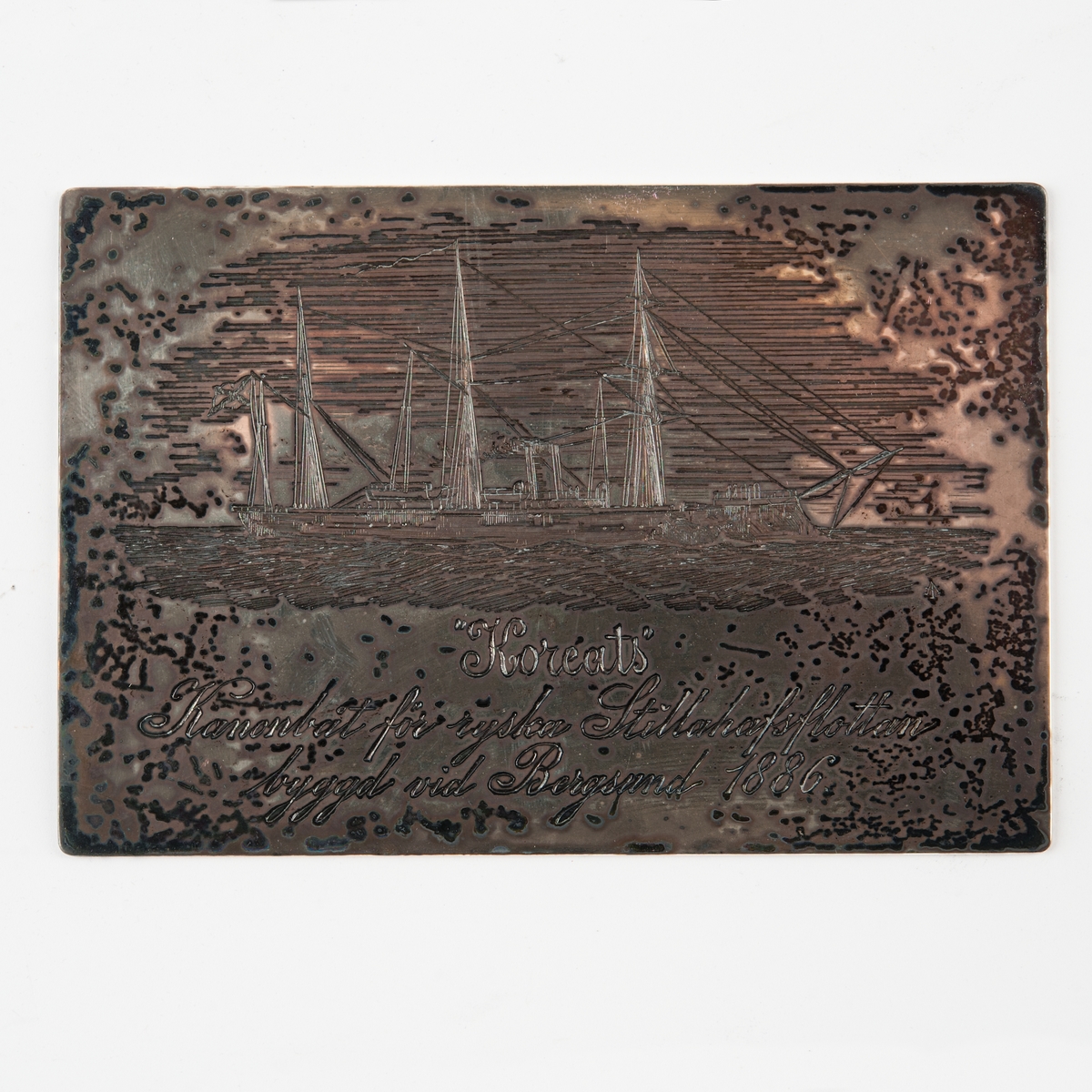 Åtsidan: Bild av ångkrigsfartyget Koreats förande rysk flagg.