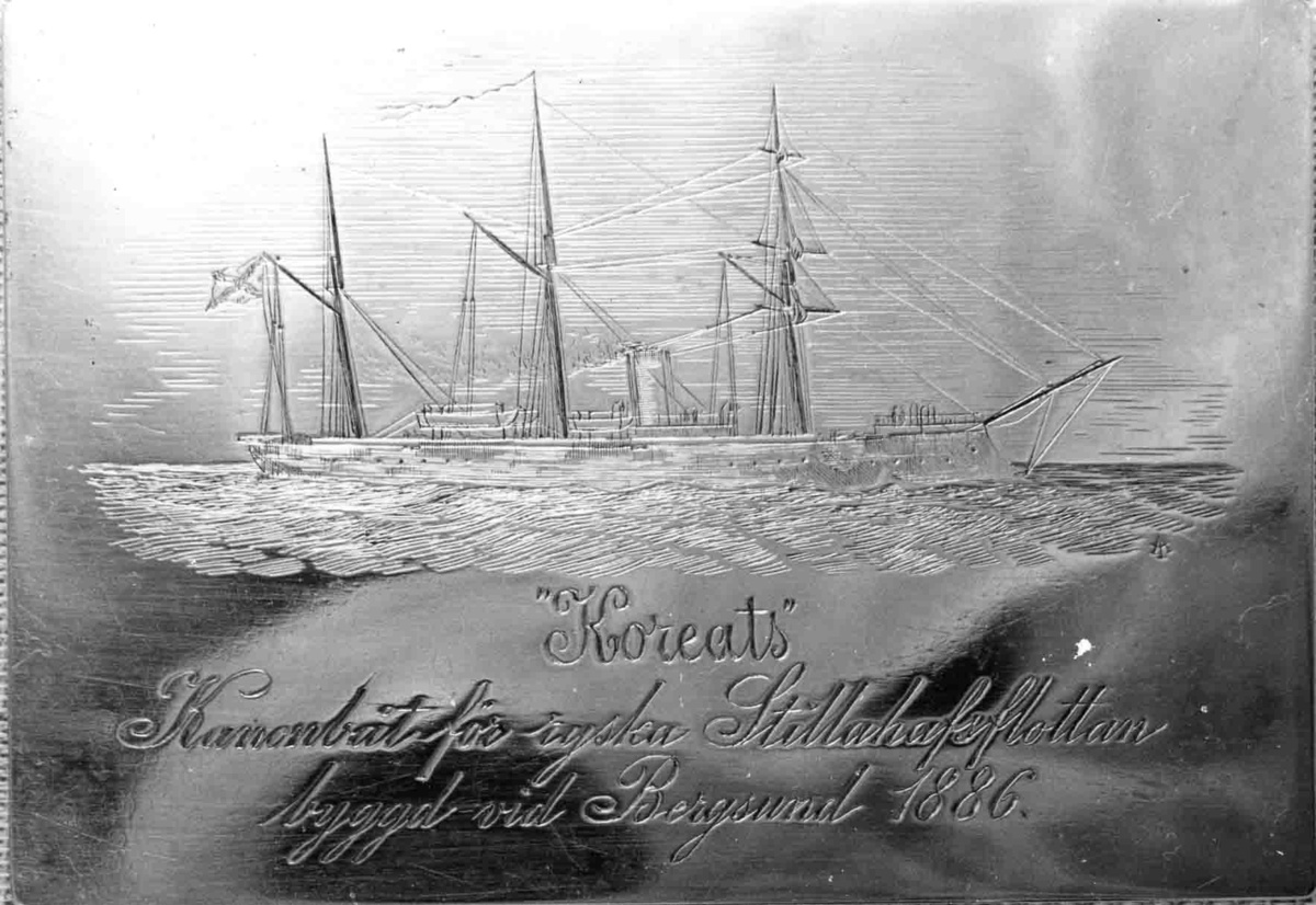 Åtsidan: Bild av ångkrigsfartyget Koreats förande rysk flagg.