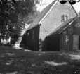 Skagershults gamla kyrka, exteriör.
10 juli 1945