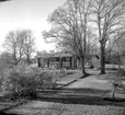 Siggebohyttans bergsmansgård, exteriör.
27 oktober 1954.