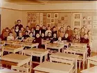 Marsfältets skolan, klassrumsinteriör, 27 skolbarn med lärarinna fröken Dagmar Persson, klass 2h, lokal i Tullhuset.