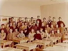 Vasaskolan, klassrumsinteriör, 34 pojkar med lärare Birger Önnegren, klass 8C, sal 28.